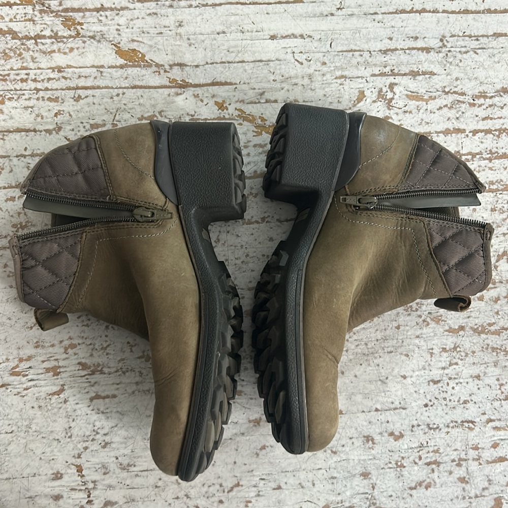 Merrell Size 9 boot - Picture 3 of 3